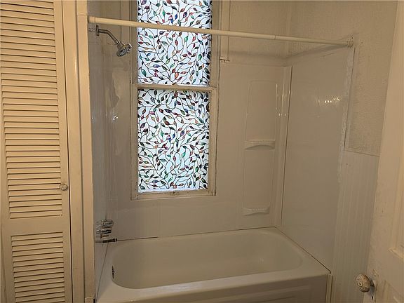 2nd image of 326 Franklin St APT 1