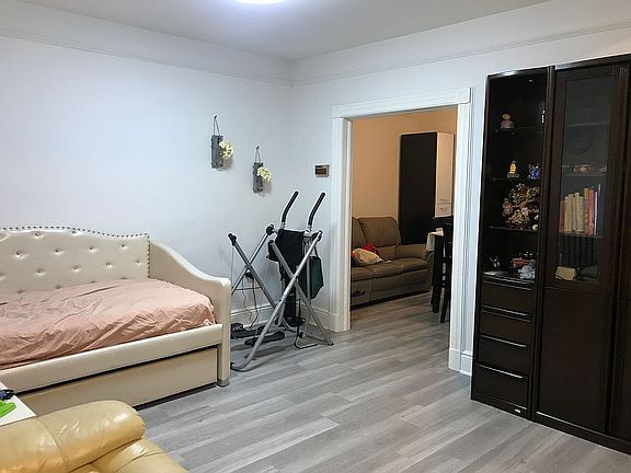 5th image of 1832 Mohegan Ave