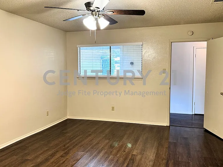 628 Taylor Ct — Photo 10