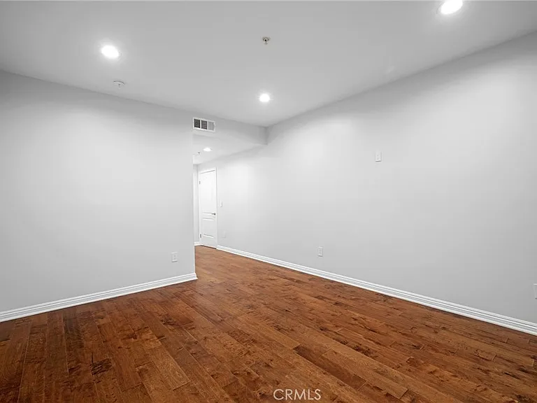 6800 Corbin Ave — Photo 17