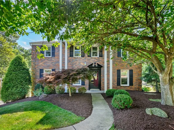6060 Great Dane Dr, Bethel Park, PA 15102