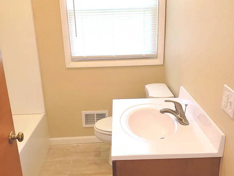 5107 Sheila Dr — Photo 6