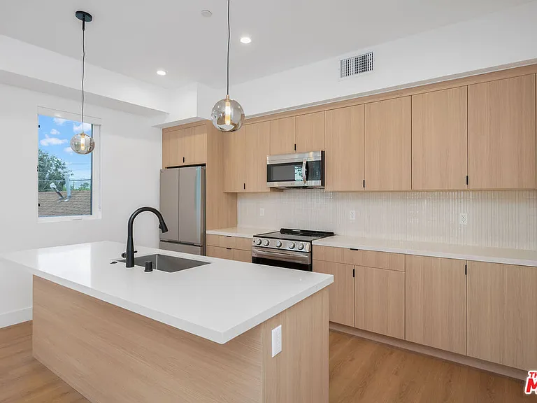 5248 Auckland Ave — Photo 3