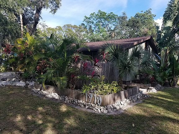 3rd image of 1910 Panama Dr