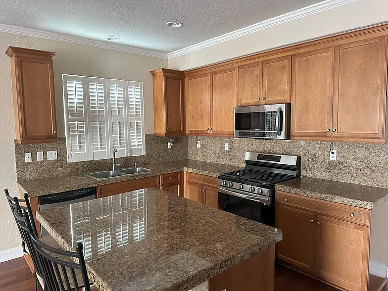 3075 Summer Breeze Ave — Photo 5