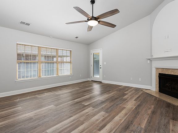5th image of 1048 Lexington Dr