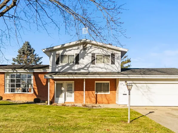 711 Calin Dr, Angola, IN 46703