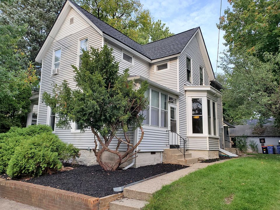 1st image of 642 Fairview Ave NE