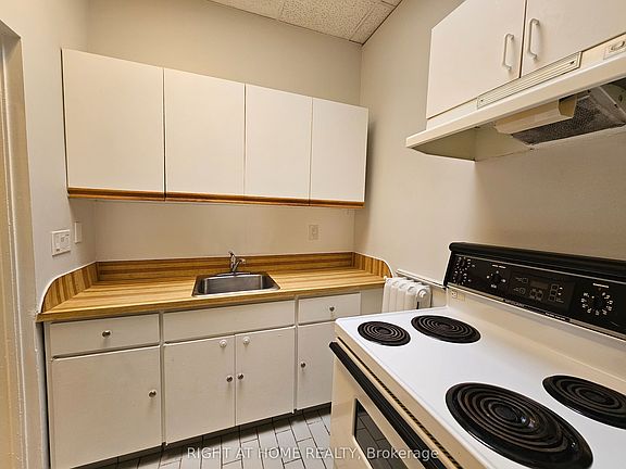 5th image of 516 Yonge St Unit 6