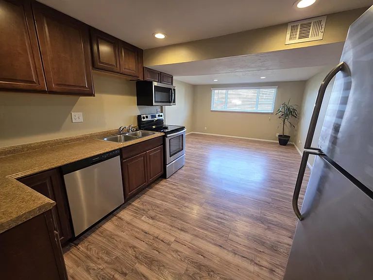 9639 S Dana Cir #Cir;-unit B — Photo 3