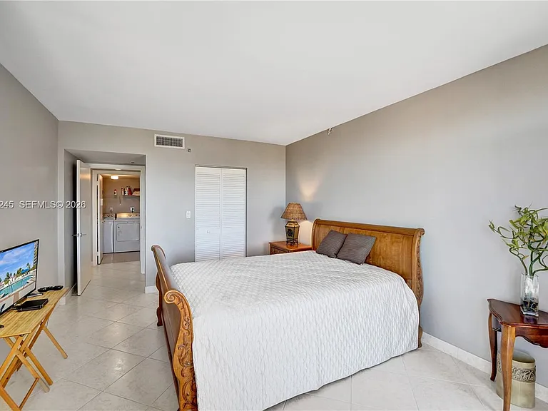 3600 Yacht Club Dr #904 — Photo 49