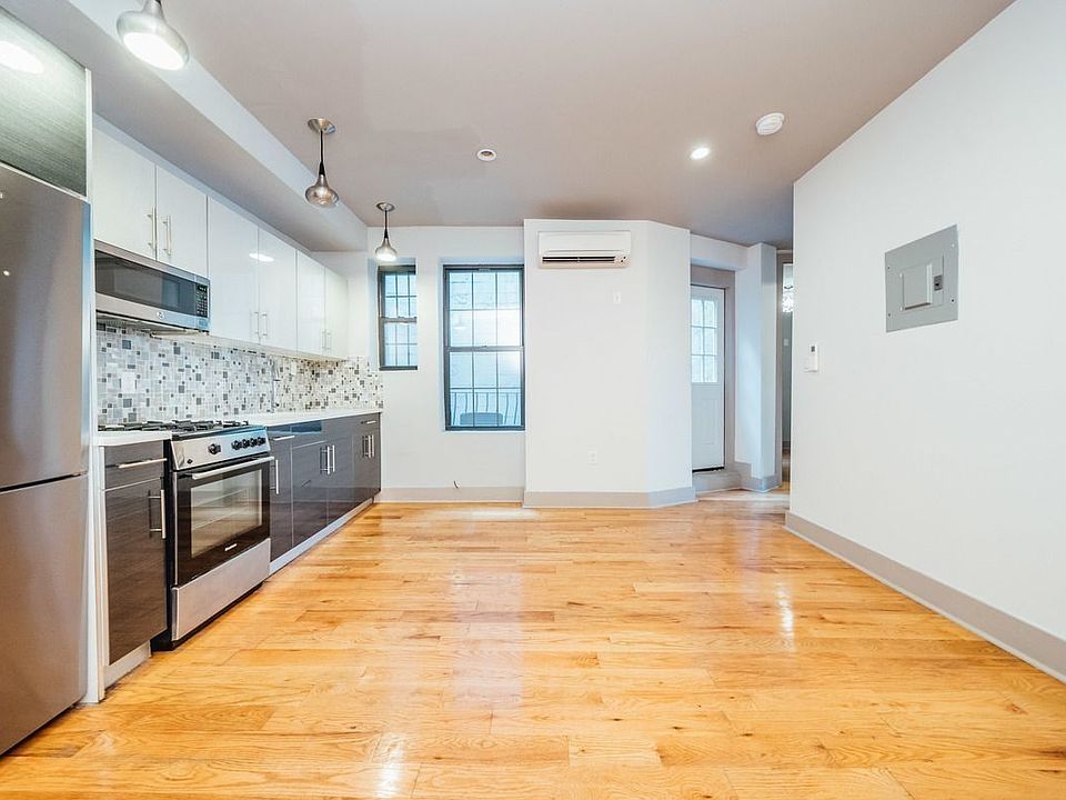 1st image of 292 Bedford Ave #22