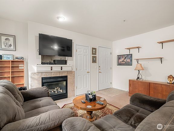3rd image of 14714 Admiralty Way #A209