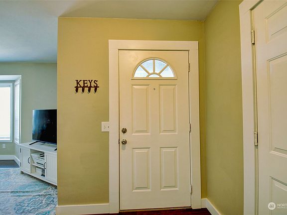 3rd image of 2898 Viewmont Place