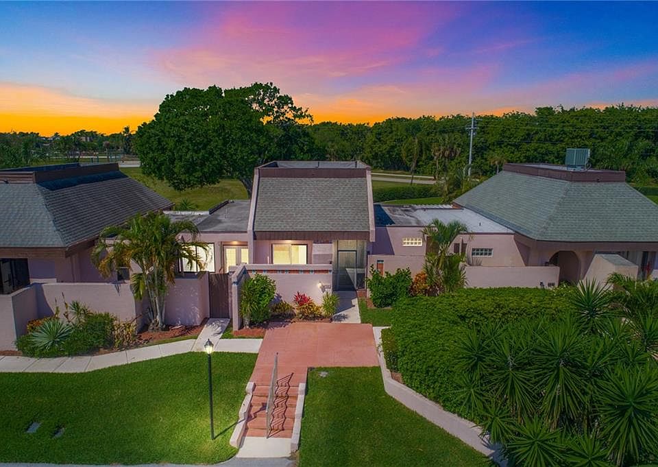 1st image of 3333 SE La Prado Ct