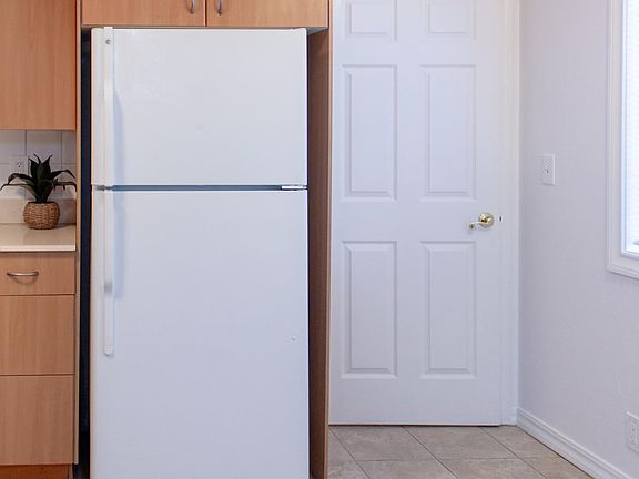 5th image of 154 Huntley Ave #154
