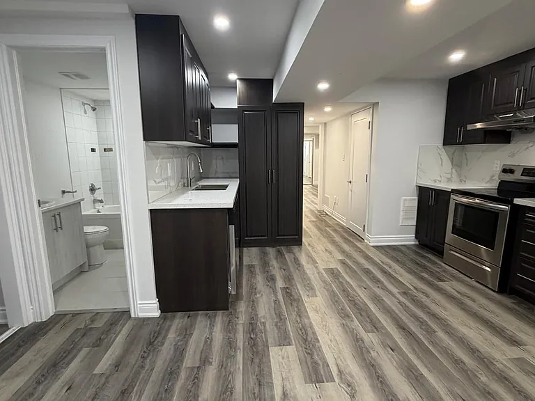 216 Fleetwood Dr — Photo 12