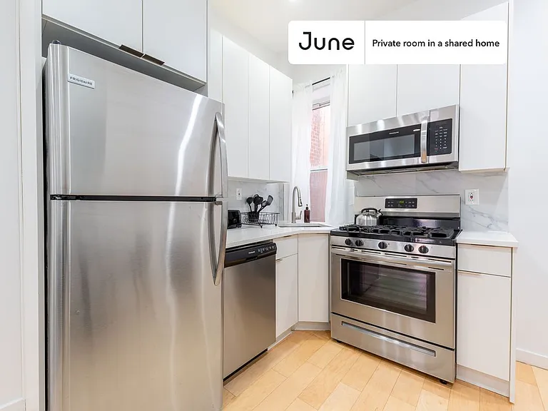 252 Madison St #B — Photo 10