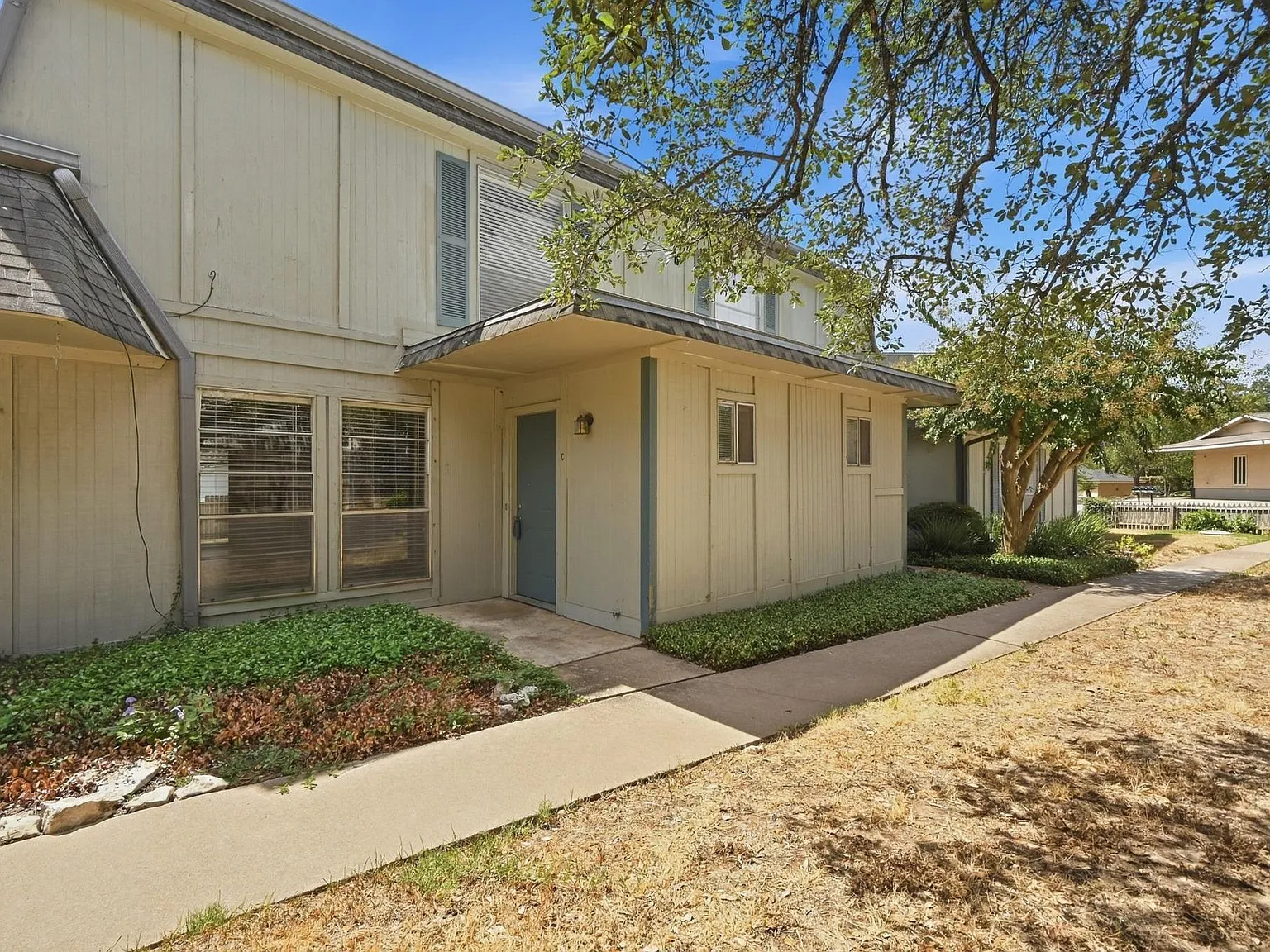 2 bed, 1.5 bath, 1198 sqft, $1,850 — Photo 2