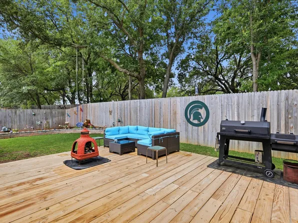 8106 Summerleaf Dr, Arlington, TX 76001