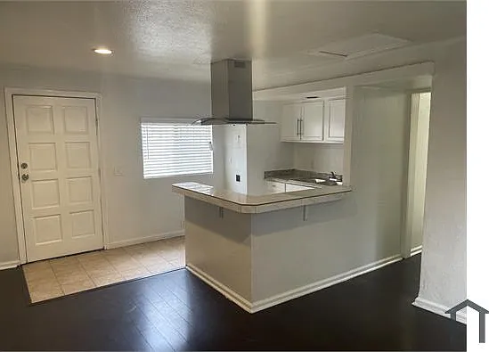 4605 1/2 Arlington Ave #2