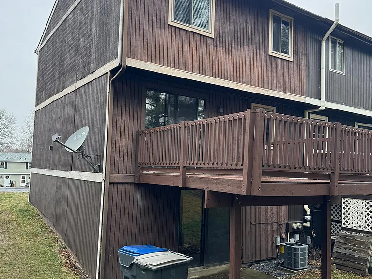 211 Parkwood Dr — Photo 3
