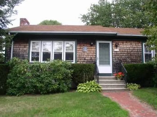 234 Brackett Ave, Tiverton, RI 02878