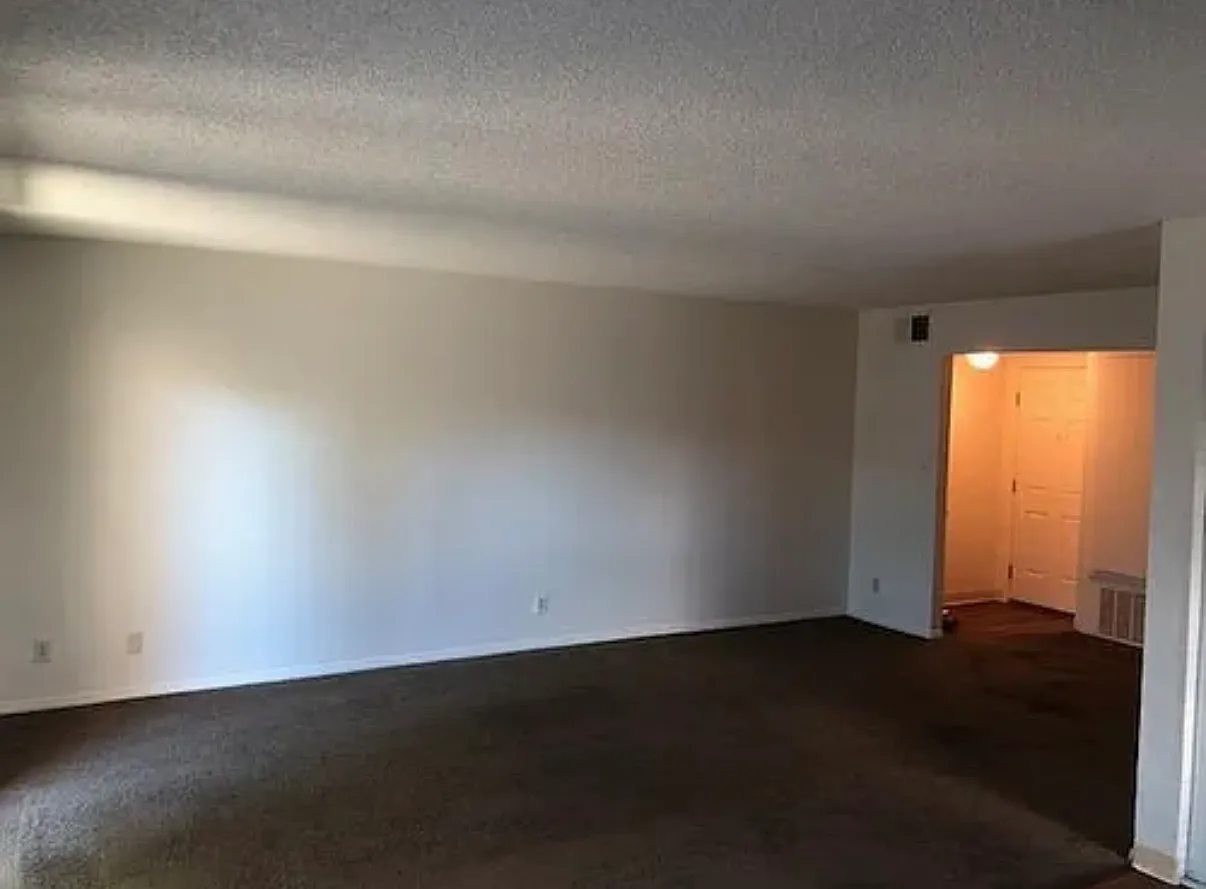 2 bed, 900 sqft, $2,100 — Photo 4