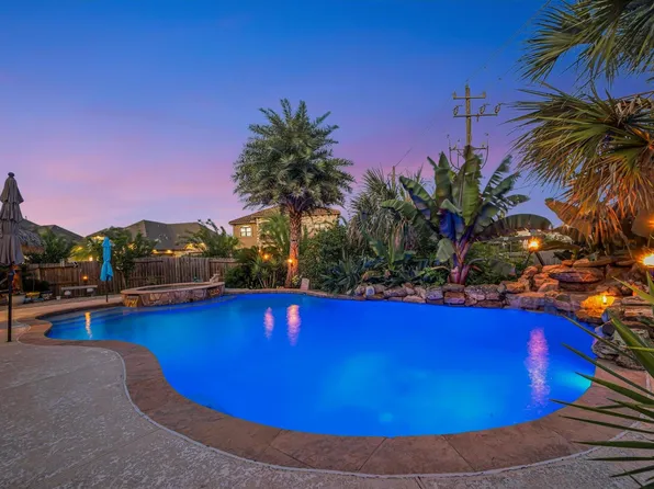 322 Marina Oaks Ct, Kemah, TX 77565