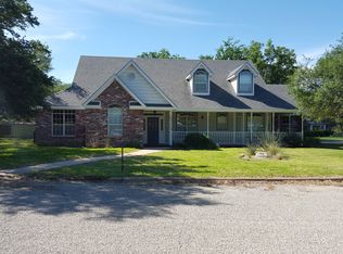 120 Lakeview Dr, Brady, TX 76825