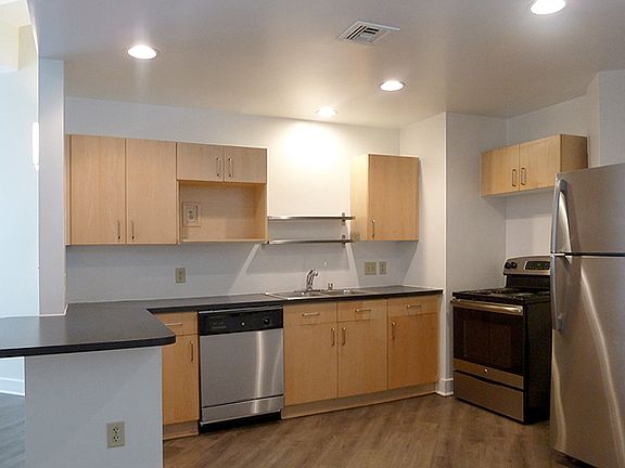 3rd image of 1726 Champa St APT 4D
