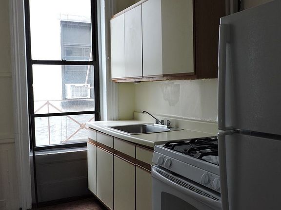 4th image of 73 Cranberry St APT 4R