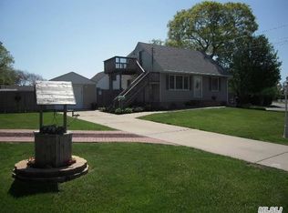 37 Dogwood Rd, West Islip, NY 11795
