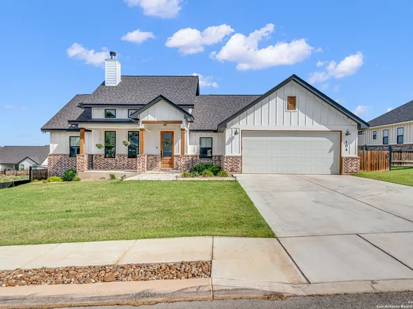 104 Bayberry Ct, La Vernia, TX 78121