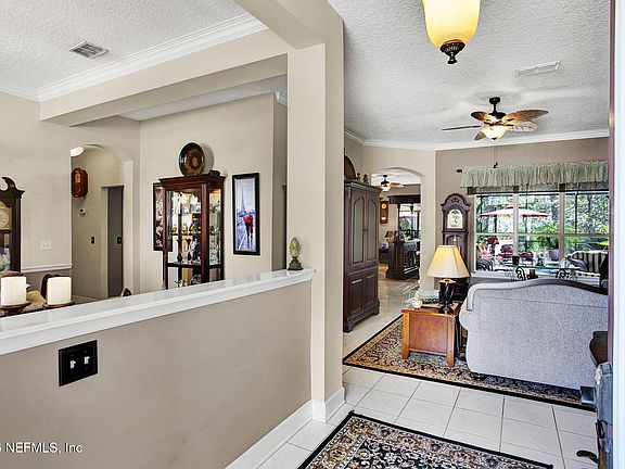 5th image of 640 WYNDHAM Court