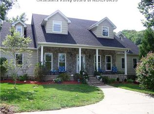 9859 Hurricane Creek Rd, Winfield, WV 25213