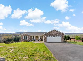 38 Dawson Farm Ln, Berkeley Springs, WV 25411