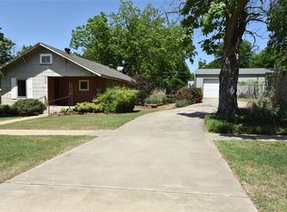 518 W Main St, Maud, OK 74854