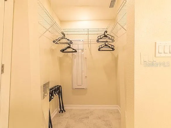 3 bed, 2.0 bath, 1329 sqft, $2,600 — Photo 3