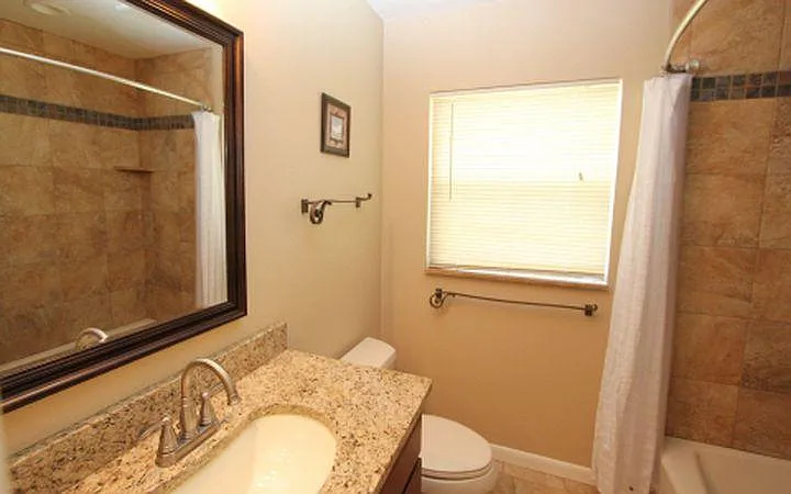 GUEST BATH WITH TUB