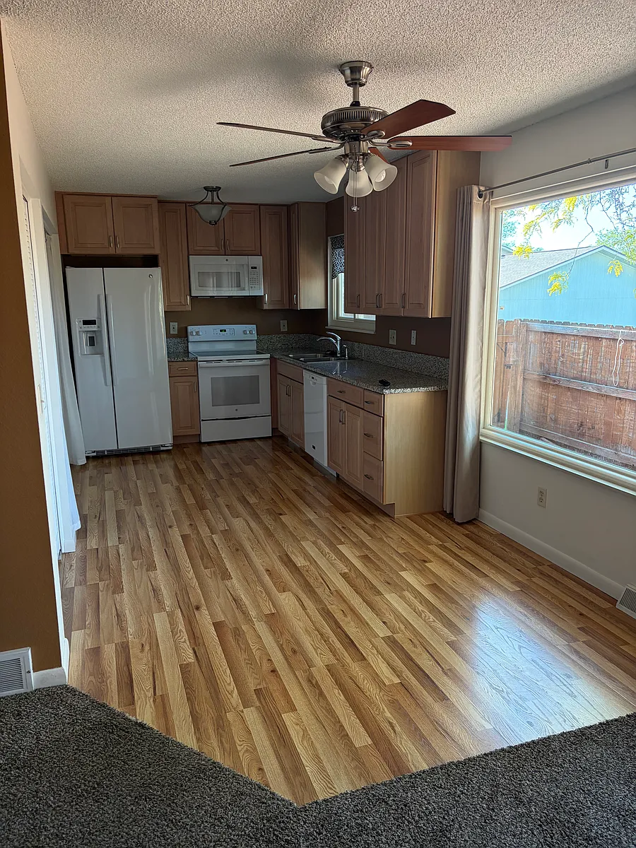 Building Photo - 3405 W 16th St #15