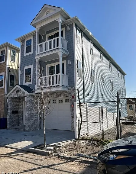 57 Woodside Pl — Photo 1