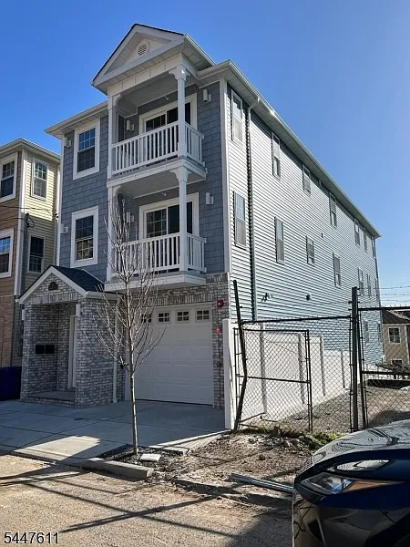 57 Woodside Pl