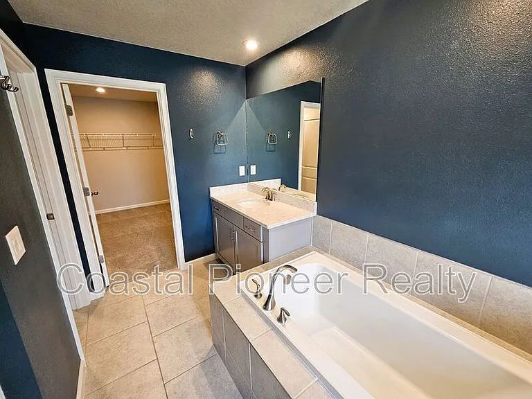 19403 Blue Pond Dr — Photo 27