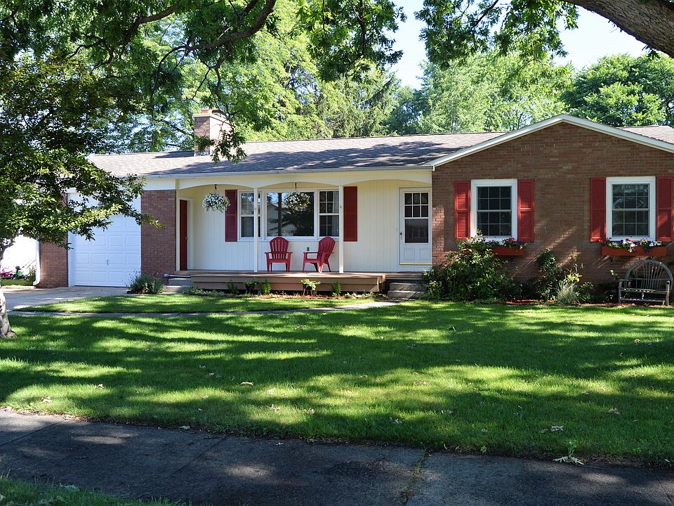 1st image of 903 Woodlawn Ave