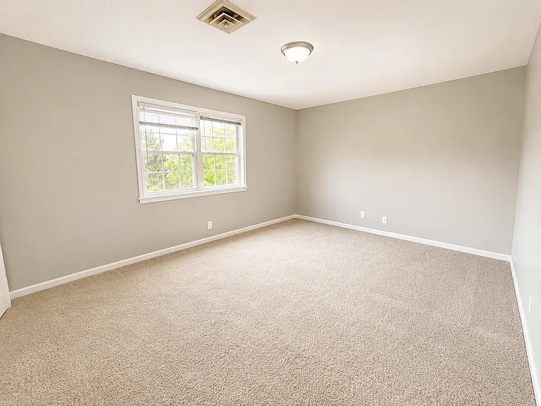 547 N Water Ave — Photo 9