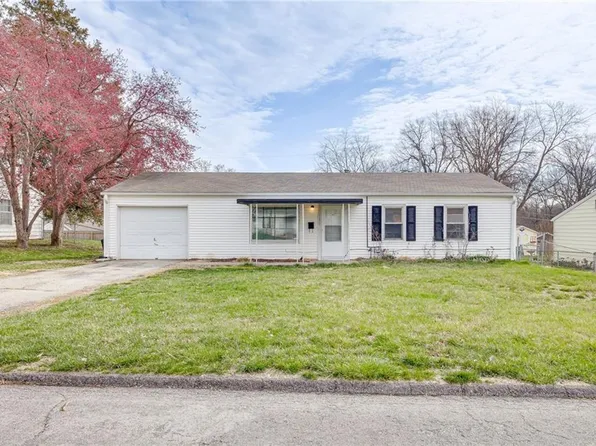 2209 Castle Ln, Saint Joseph, MO 64503