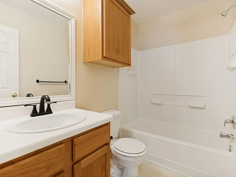15918 Gino Park — Photo 19