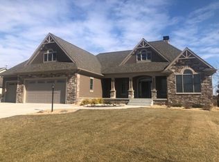 1213 Golf View Dr, Nappanee, IN 46550