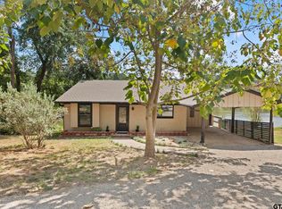 1225 Chateau Ln, Lindale, TX 75771